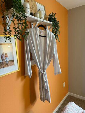 Victoria’s Secret Off White Bridal Robe M/L
